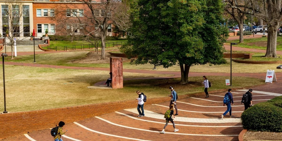 This article gives a data‑focused, no‑hype look at Endicott College, showing what the school really delivers beyond marketing. It explains Endicott's hands‑on a...