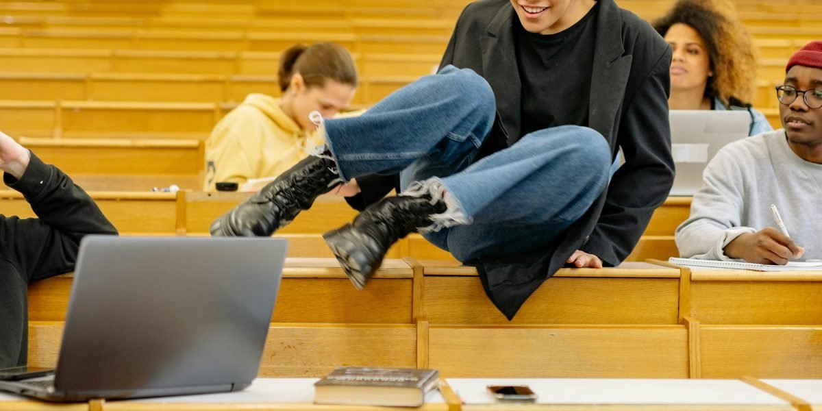 Diverse students gather and interact on a lively university campus, illustrating a vibrant student community.
