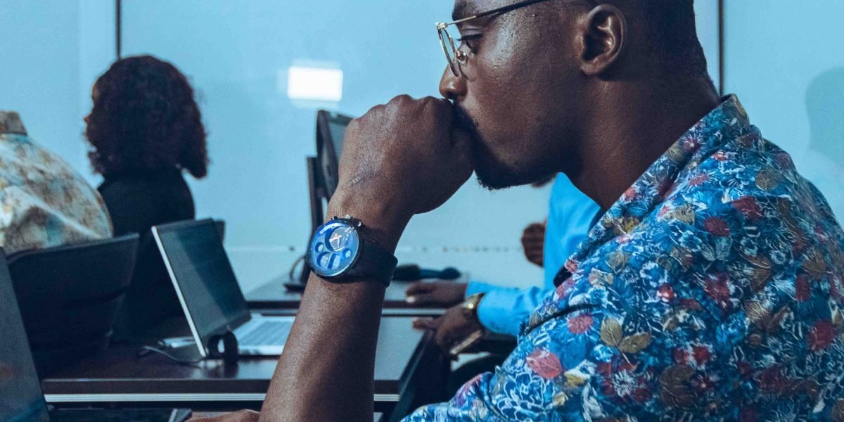 This article explains the crucial difference between precision (consistency) and accuracy (truth) and shows why relying on single numbers—like a university acce...
