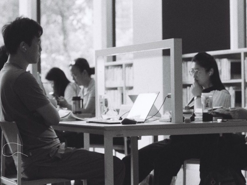 This guide explains what the University of Richmond acceptance rate is, why it matters, and—just as importantly—why it's only one piece of the admission puzzle....