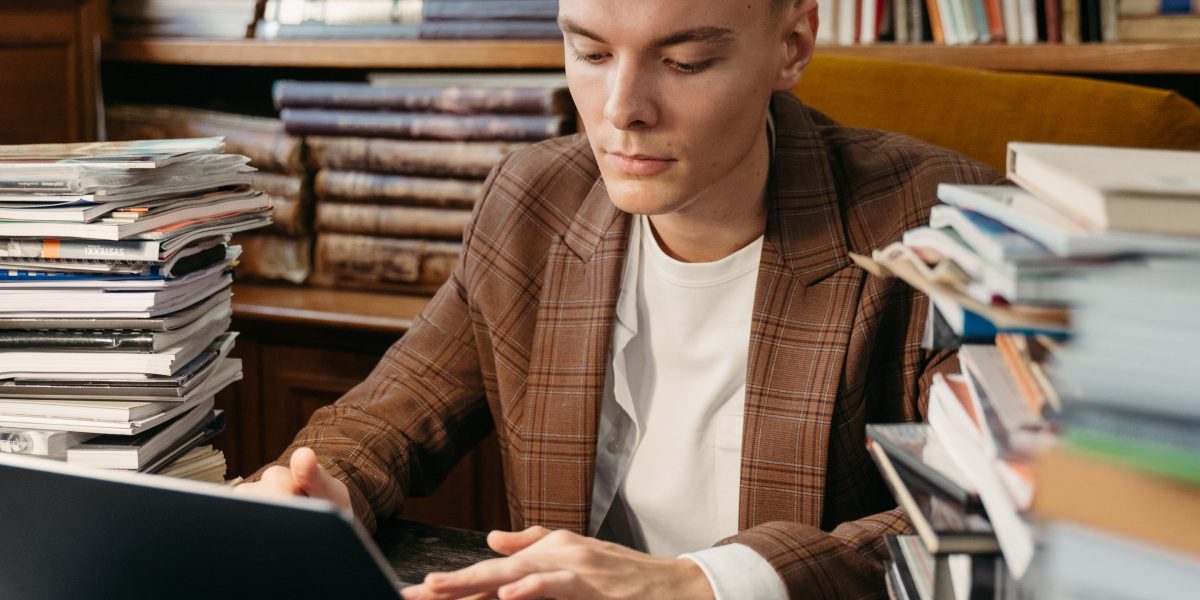 A student actively searching for reliable information and statistics on college admissions on a laptop.
